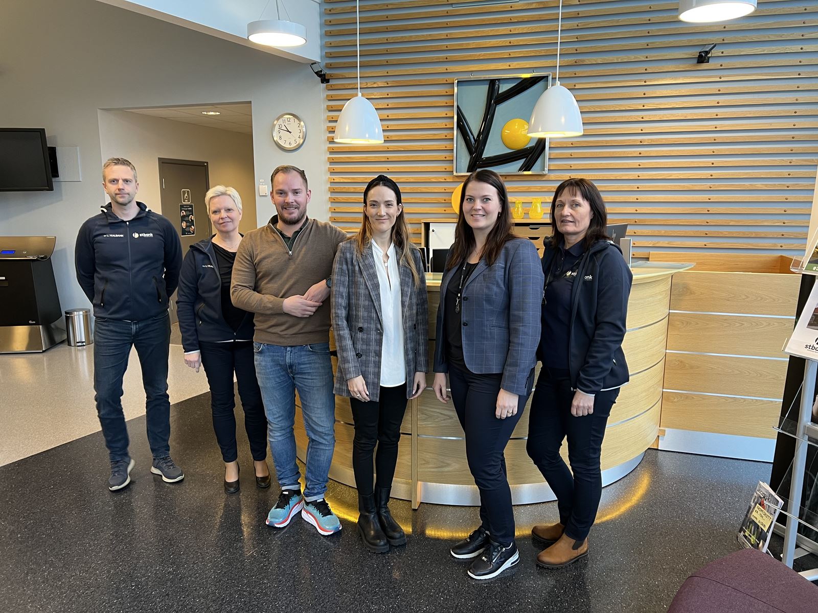 Eiendomsmeglerne i Lokalmegleren &Partners sammen med våre rådgivere.
