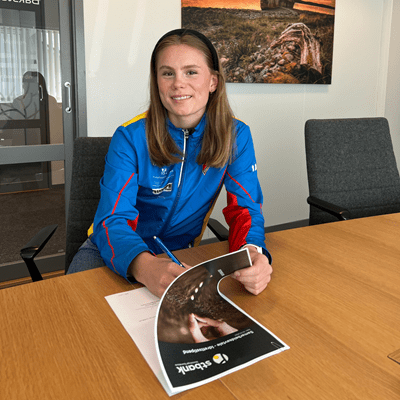 Mari Skraastad på signering
