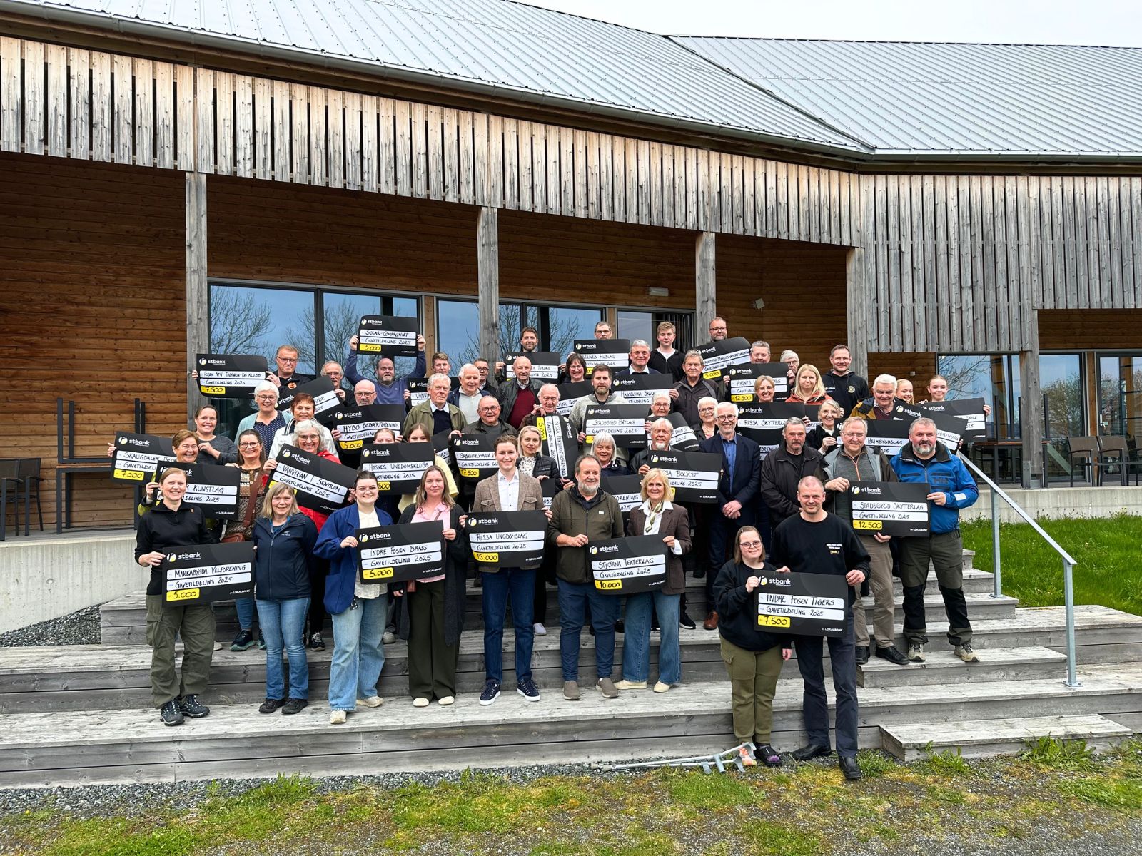 Bilde av mottakerne fra stbank sin gavetildeling 2025 på gavetildelingskvelden.